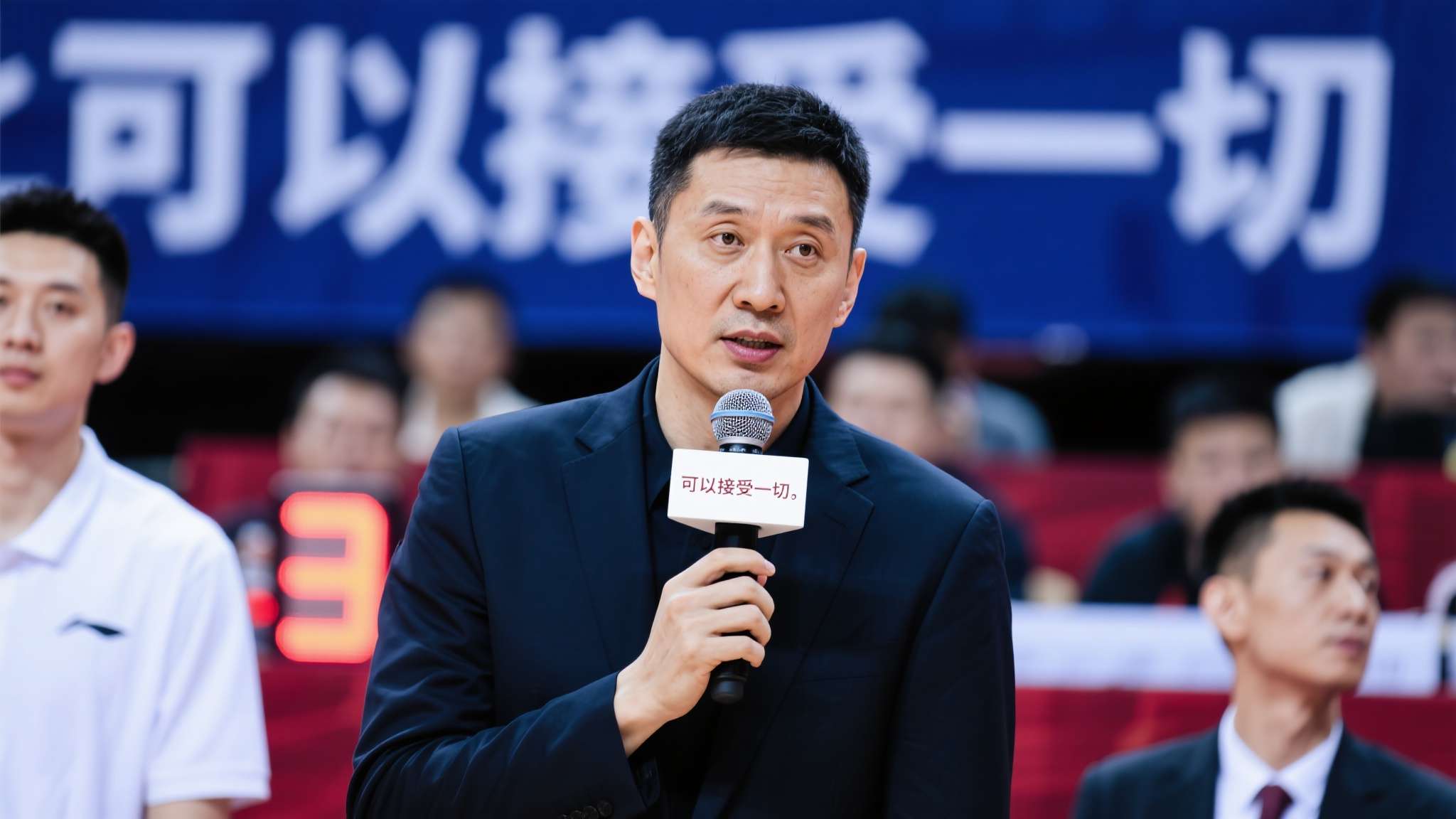 邱彪那句＂可以接受一切＂，是一个中年男人把后路铺到了悬崖边
